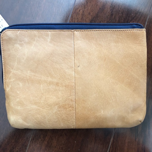 ⭐️ NWT - Jill-E Designs Beck 7" Mini Tablet Carrying Case/Sleeve with Stand -Tan - Picture 3 of 6